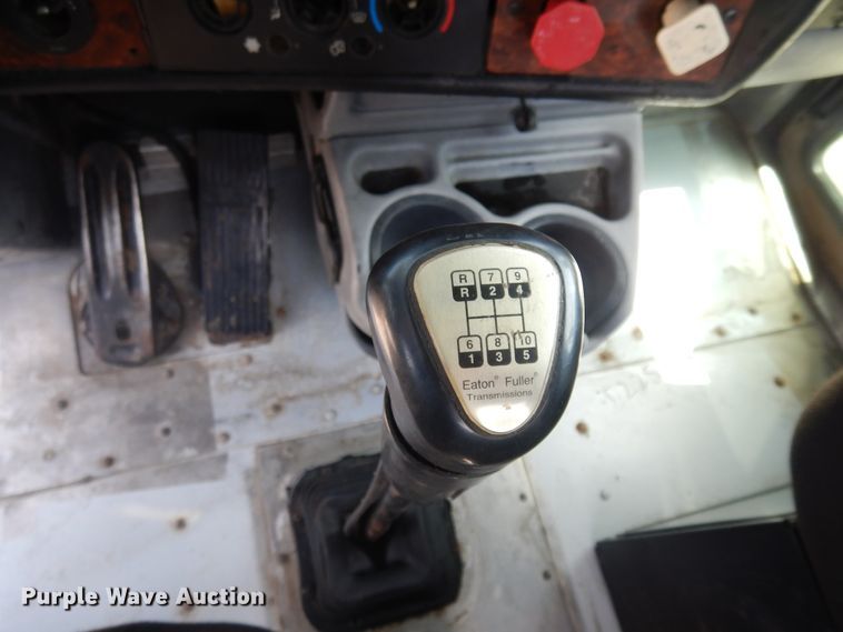 image for item FI9872 2005 Kenworth T800 semi truck