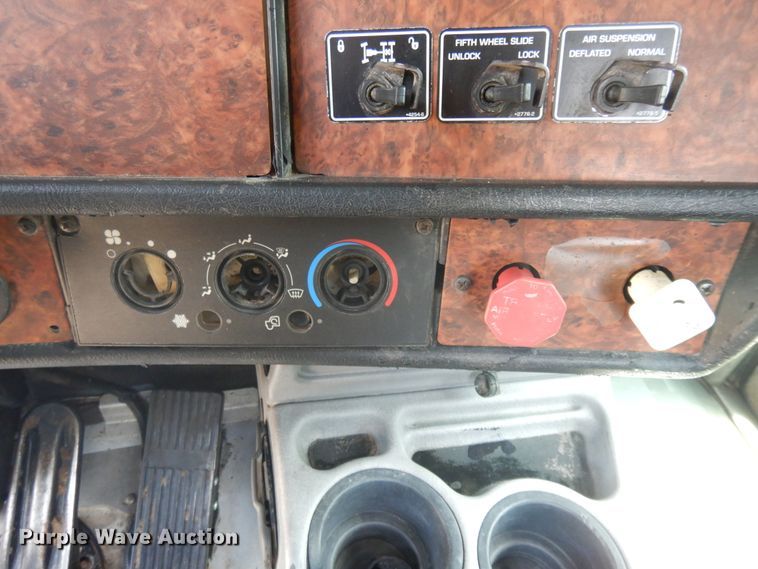 image for item FI9872 2005 Kenworth T800 semi truck