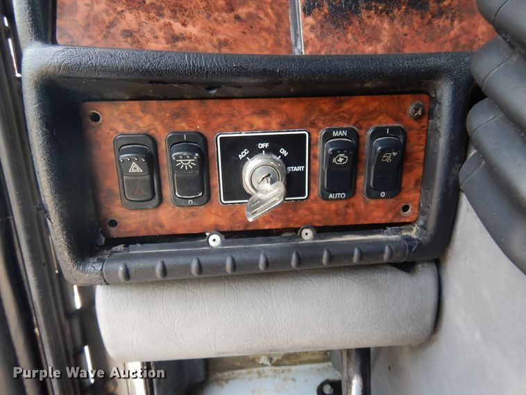 image for item FI9872 2005 Kenworth T800 semi truck