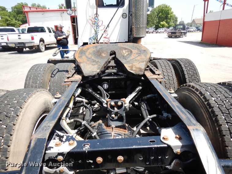 image for item FI9872 2005 Kenworth T800 semi truck