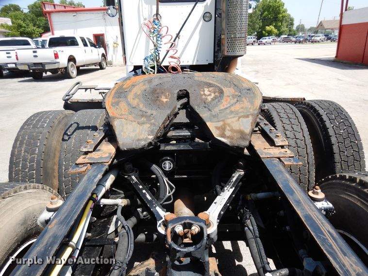 image for item FI9872 2005 Kenworth T800 semi truck