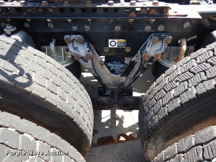 image for item FI9872 2005 Kenworth T800 semi truck