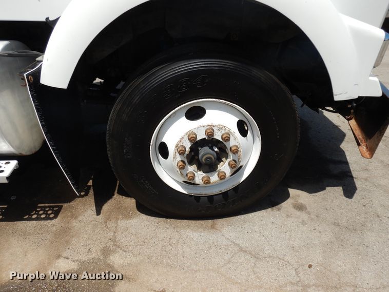 image for item FI9872 2005 Kenworth T800 semi truck