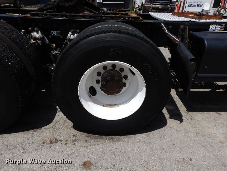 image for item FI9872 2005 Kenworth T800 semi truck