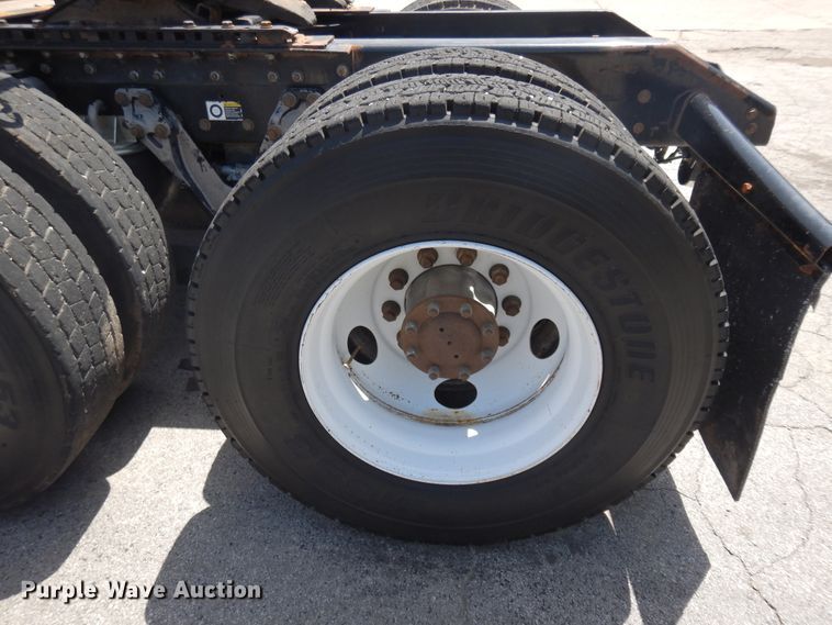 image for item FI9872 2005 Kenworth T800 semi truck