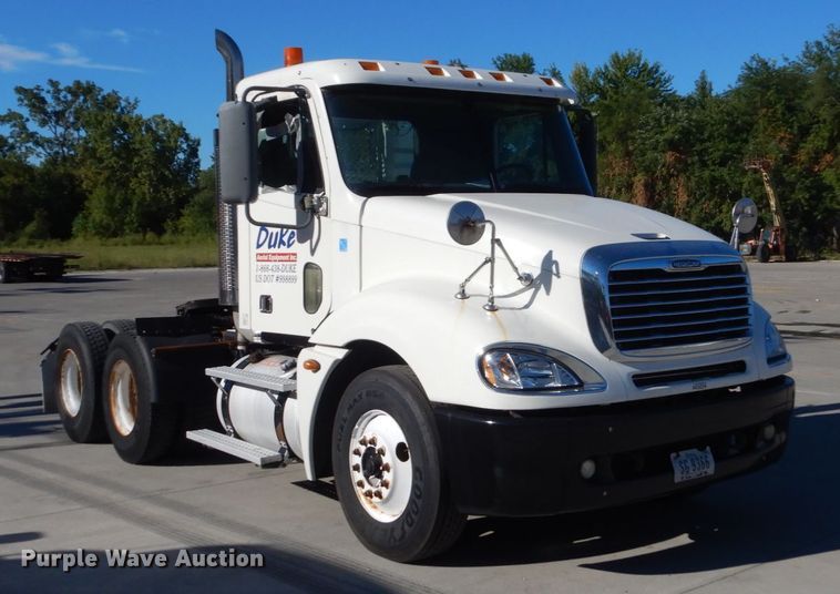 image for item FU9471 2005 Freightliner Columbia semi truck