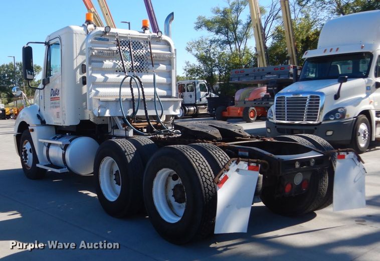 image for item FU9471 2005 Freightliner Columbia semi truck