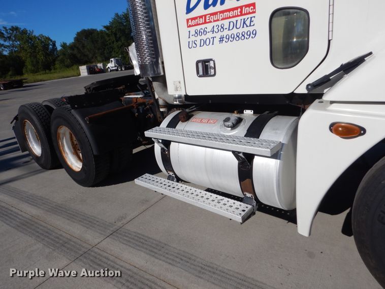 image for item FU9471 2005 Freightliner Columbia semi truck