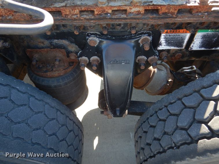 image for item FU9471 2005 Freightliner Columbia semi truck