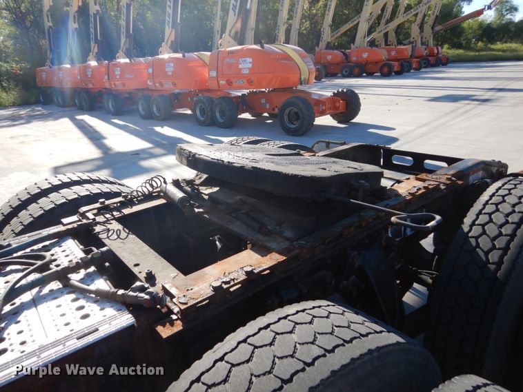 image for item FU9471 2005 Freightliner Columbia semi truck