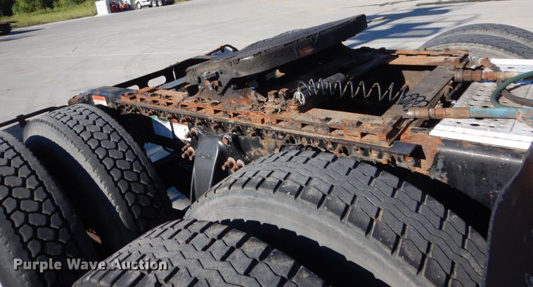 image for item FU9471 2005 Freightliner Columbia semi truck