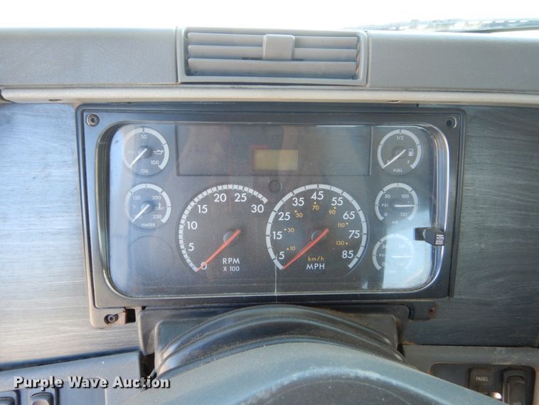 image for item FU9471 2005 Freightliner Columbia semi truck