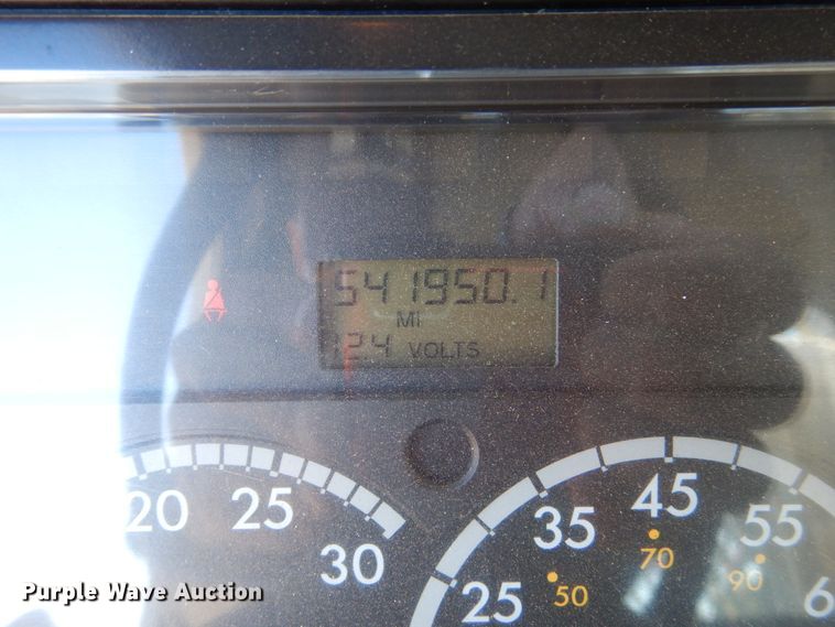 image for item FU9471 2005 Freightliner Columbia semi truck