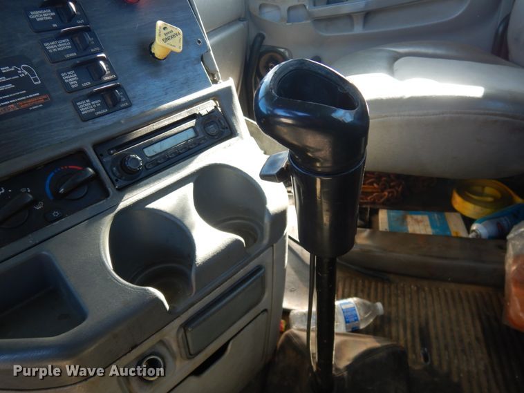 image for item FU9471 2005 Freightliner Columbia semi truck