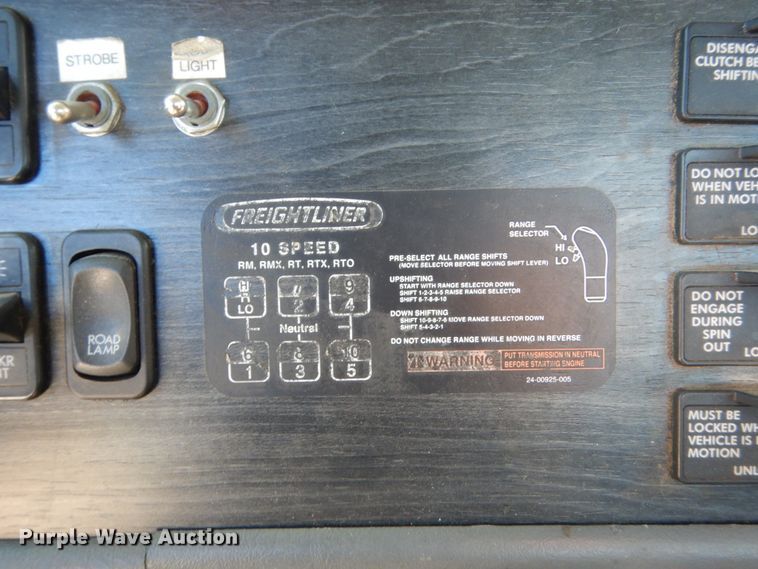 image for item FU9471 2005 Freightliner Columbia semi truck