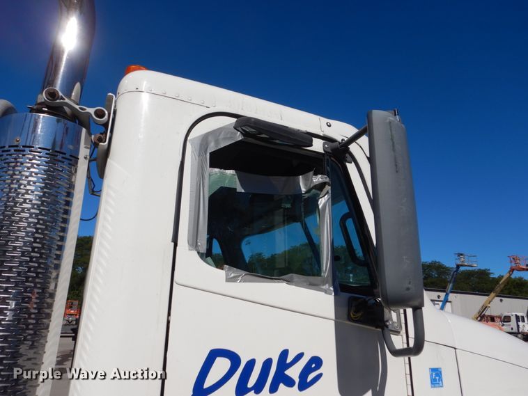 image for item FU9471 2005 Freightliner Columbia semi truck