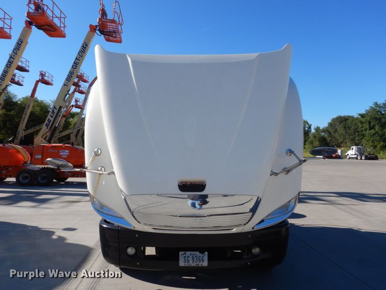 image for item FU9471 2005 Freightliner Columbia semi truck