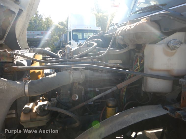 image for item FU9471 2005 Freightliner Columbia semi truck