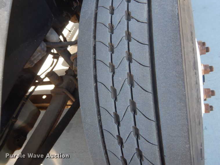 image for item FU9471 2005 Freightliner Columbia semi truck