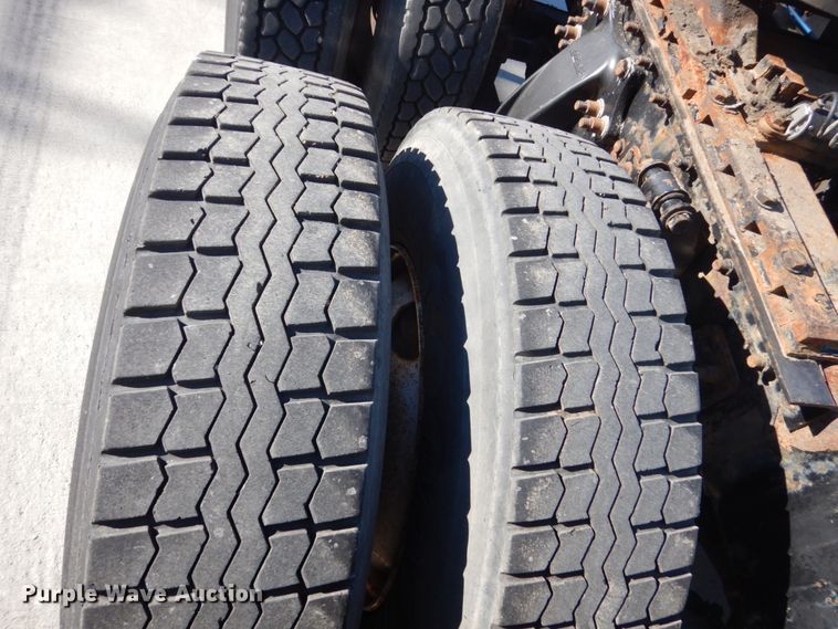 image for item FU9471 2005 Freightliner Columbia semi truck