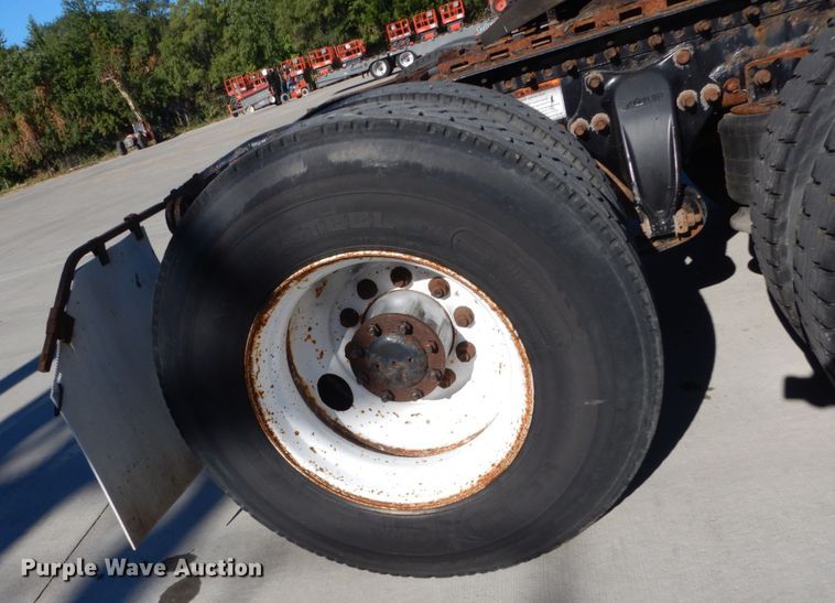 image for item FU9471 2005 Freightliner Columbia semi truck