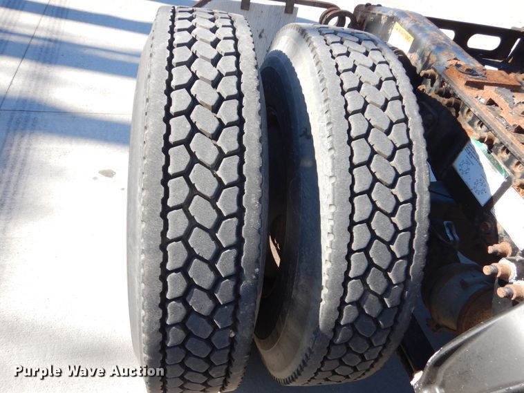 image for item FU9471 2005 Freightliner Columbia semi truck