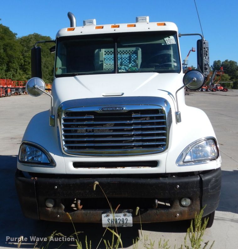 image for item FU9472 2007 Freightliner Columbia semi truck