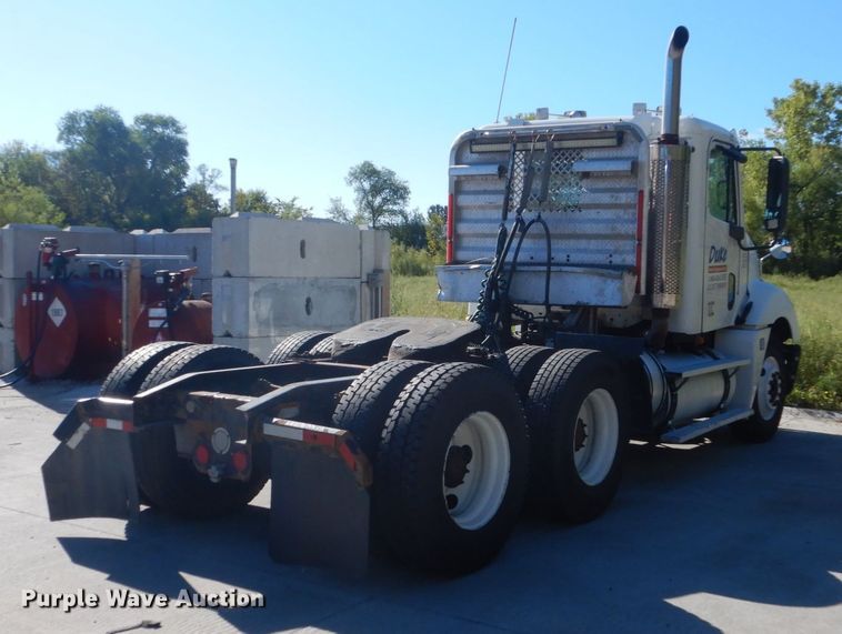 image for item FU9472 2007 Freightliner Columbia semi truck