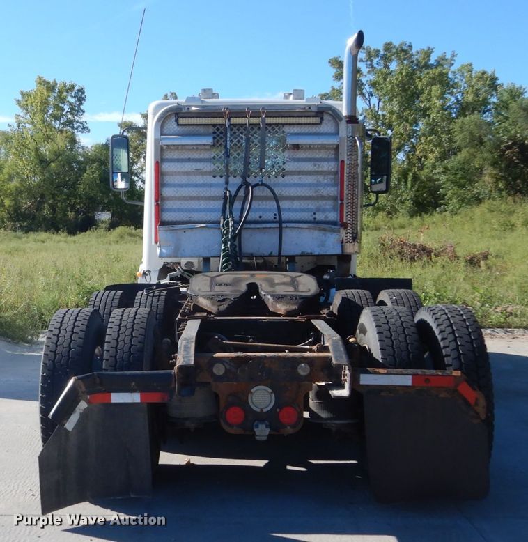 image for item FU9472 2007 Freightliner Columbia semi truck