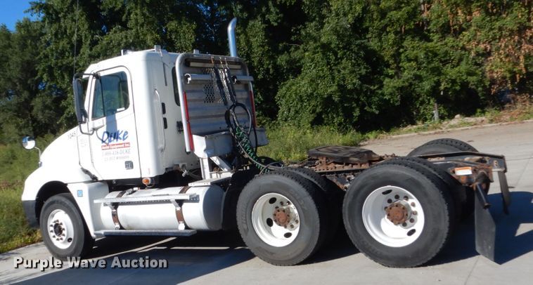 image for item FU9472 2007 Freightliner Columbia semi truck