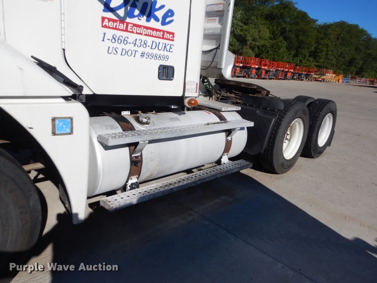 image for item FU9472 2007 Freightliner Columbia semi truck