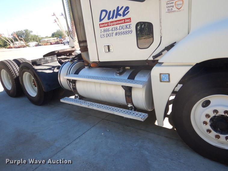 image for item FU9472 2007 Freightliner Columbia semi truck