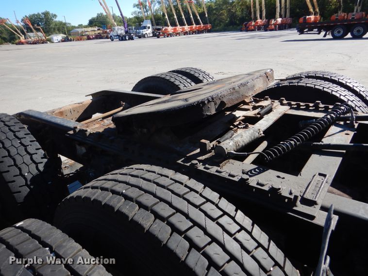 image for item FU9472 2007 Freightliner Columbia semi truck