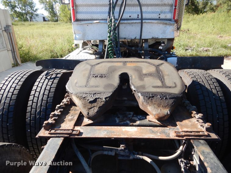 image for item FU9472 2007 Freightliner Columbia semi truck