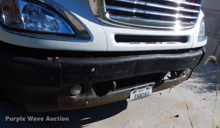 image for item FU9472 2007 Freightliner Columbia semi truck