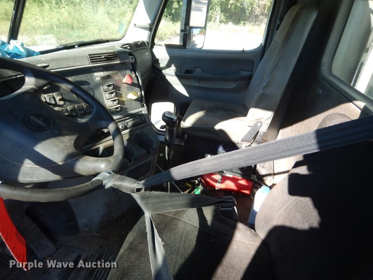 image for item FU9472 2007 Freightliner Columbia semi truck