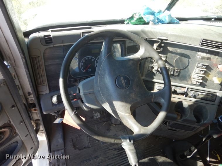 image for item FU9472 2007 Freightliner Columbia semi truck