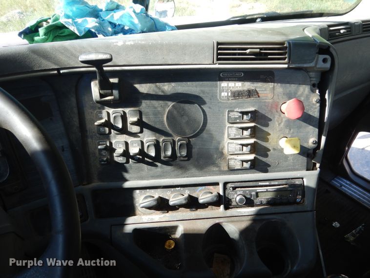 image for item FU9472 2007 Freightliner Columbia semi truck