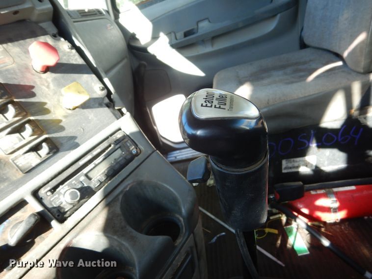 image for item FU9472 2007 Freightliner Columbia semi truck