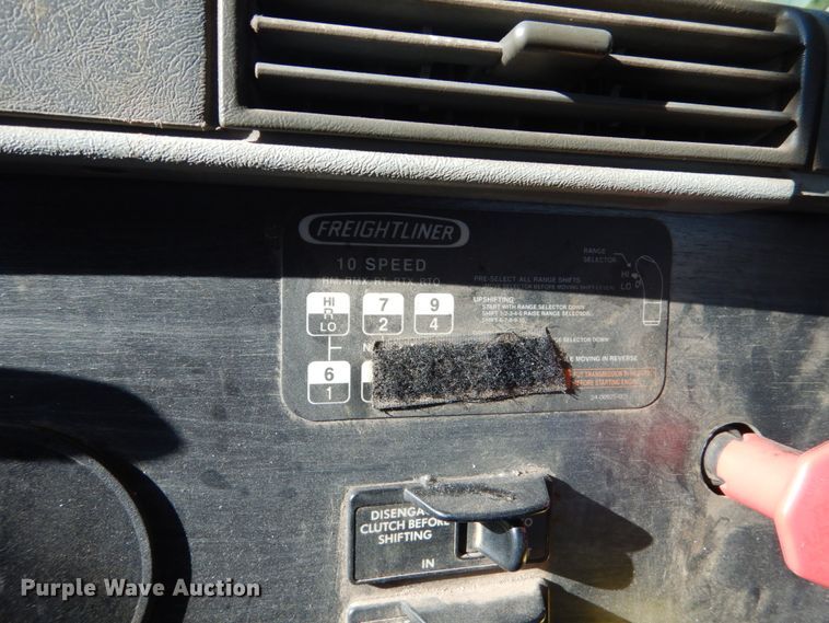 image for item FU9472 2007 Freightliner Columbia semi truck