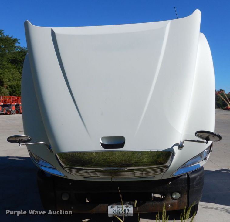 image for item FU9472 2007 Freightliner Columbia semi truck