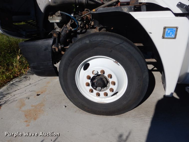 image for item FU9472 2007 Freightliner Columbia semi truck