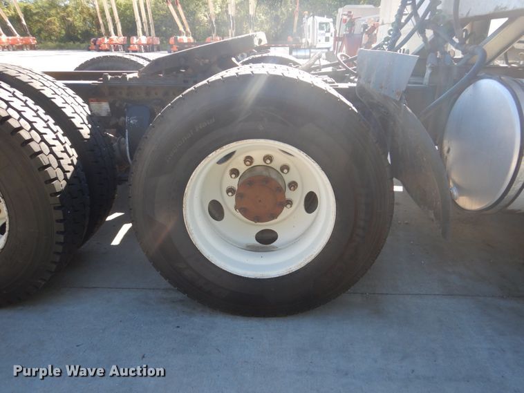 image for item FU9472 2007 Freightliner Columbia semi truck