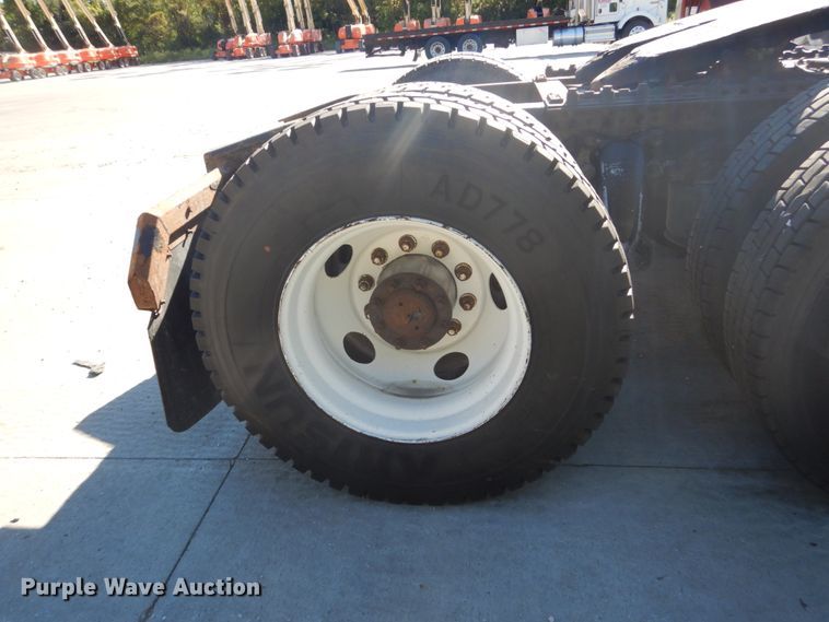 image for item FU9472 2007 Freightliner Columbia semi truck