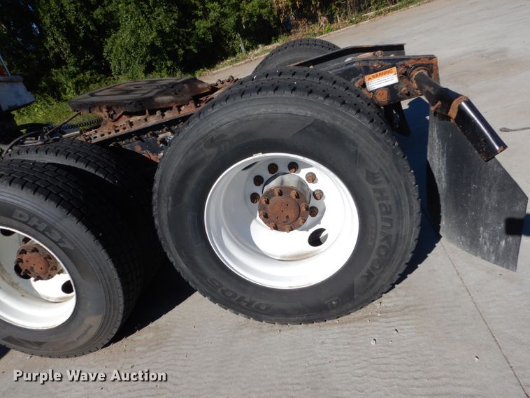 image for item FU9472 2007 Freightliner Columbia semi truck