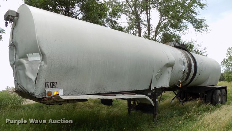 image for item G1871 1972 Fruehauf TEH-F2-R asphalt trailer