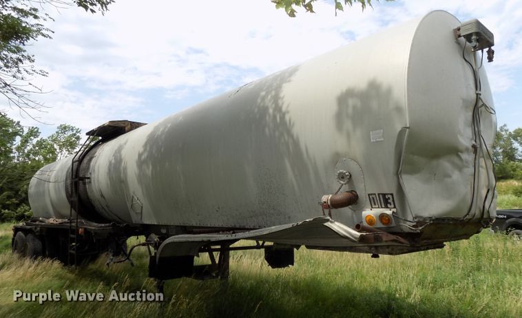 image for item G1871 1972 Fruehauf TEH-F2-R asphalt trailer