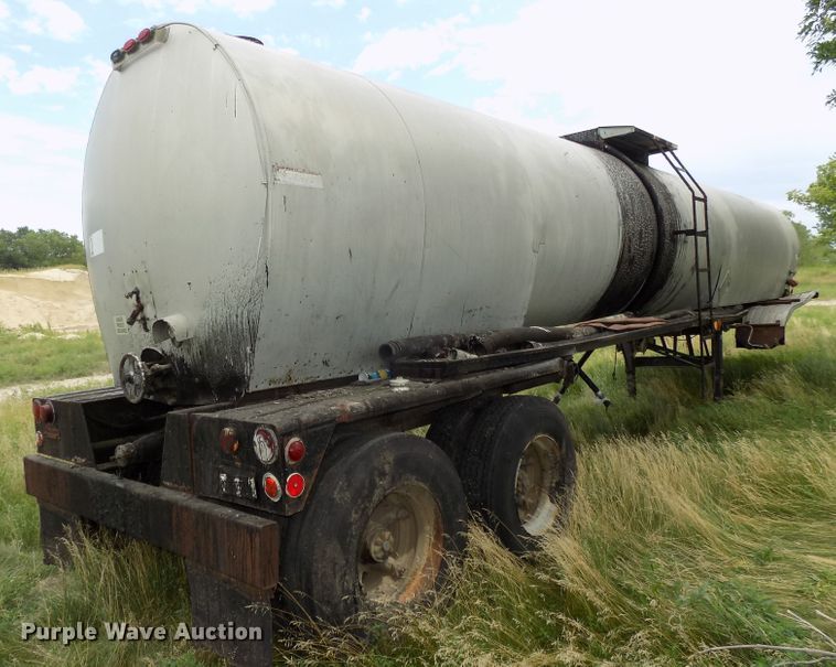 image for item G1871 1972 Fruehauf TEH-F2-R asphalt trailer