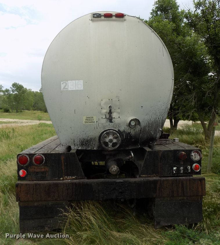 image for item G1871 1972 Fruehauf TEH-F2-R asphalt trailer