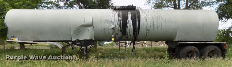 image for item G1871 1972 Fruehauf TEH-F2-R asphalt trailer